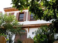 Two-Bedroom Fig Cottage with Garden