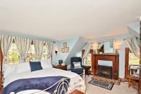 Suite met Queensize Bed en Uitzicht op het Zwembad