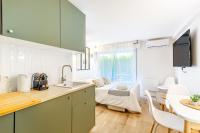 Lavie Maison Duo Flats AC Hot Tub Sauna - Bed and Breakfast