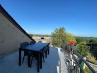 Petite maison avec terrasse - Bed and Breakfast