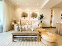 Modern Living in cali405 - B&B