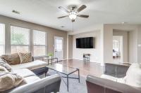 Spacious Houston Home with Pool Access, Fenced Yard! - B&B