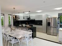 Bella y confortable casa - Condominio El Peñón - 6 Hab - Chambres d'hôtes Girardot City