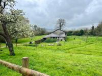 Paisible cottage au bord de l'eau -15 mn des côtes - B&B Pierrefitte-en-Auge