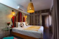 Deluxe Queen Suite