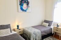 OAK'S BrkFast, WiFi,Fetch,Walk2Pizza,Coffee,Liquor - B&B Narrallen