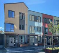 Modern 4 bedroom townhouse with garden and indoor car park - Chambres d'hôtes Trondheim