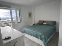 Appartamento con 2 Camere da Letto, Terrazza e Vista Mare