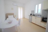 Appartement met 1 Slaapkamer, Balkon en Zijdelings Zeezicht