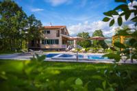 Holiday home 'Old oak' - with pool, garden with fresh vegetables and private forrest! - B&B Imotski