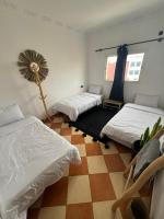 Basic Triple Room with Shared Bathroom