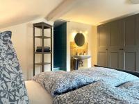 One-Bedroom Apartment with Balcony