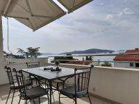 Apartmani Francesco - B&B Seget Vranjica