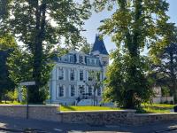 Appart dans petit chateau en centre ville - B&B