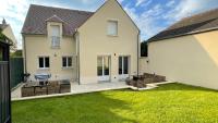 Magnifique villa 12 pers - 6 chambres avec salle de bain privative au Calme - 30 min Asterix - Ecrin de charme - B&B