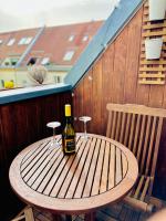 Massive Karli Loft - over 130 meters floor space - home theater room - 4 private sleeping areas - best location in Leipzig - Chambres d'hôtes Leipzig
