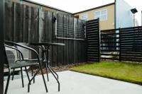 New townhouse, 300m 4 minute walk Te Kaha One New Zealand Stadium, car park, 2 bed 2 bath - Chambres d'hôtes Christchurch