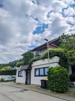 4 Zimmer geräumige und ruhig gelegene Ferien- und Monteurwohnung nur für Sie allein AUjvari Vermietungen - Chambres d’hôtes Spiegelberg