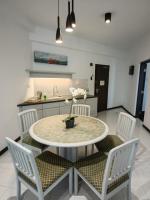One-Bedroom Apartment with Sea View and Balcony