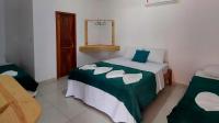 Dreibettzimmer mit Poolblick