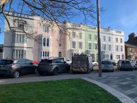 Grand 2 bed Georgian apartment at Florence House with king bed, in the heart of Herne Bay & 300m from beach - Chambres d'hôtes Herne Bay