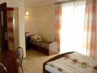 Habitación Triple con vistas al jardín