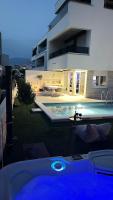 Luxury apartment Black Pearl Beluga with private Pool and Jacuzzi - Chambres d'hôtes Novalja