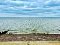 Seafront, Beautiful, Ground Floor Apartment - B&B
