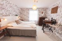 Standard Double Room with Shared Bathroom