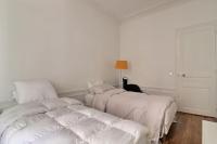 Luxury 3 Bedrooms Apartment near Champs Elysees - Chambres d’hôtes Paris