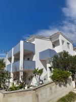 Apartment Maslenica Seaview - B&B