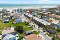 2 Bed 1 Bath Condo By Beach & Entertainment - B&B