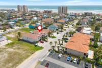 1st Floor 2 Bed 2 Bath Condo w Pool By Beach - B&B