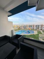 appartement moderne vue piscine - B&B