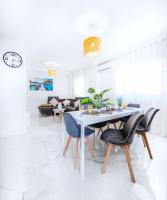 Casa Mario, La Zenia Boulevard area,fantastic 2 bedrooms, 2 bathrooms house with communal swimming pool and barbecue - Chambres d'hôtes Urbanizacion los Balcones