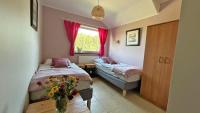 Tweepersoonskamer met 2 Aparte Bedden en Badkamer