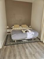 Beautiful F2 apartment 5 stops by train from Paris - B&B