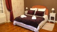Suite mit Kingsize-Bett und Poolblick