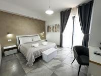 Deluxe Double Room with Side Sea View