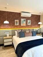 King Room with Roll-In Shower - Disability Access