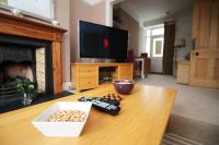 Quiet and Spacious 3 Bedroom - B&B