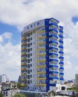 Angani Apartment, AC Installed, Ocean View & Rooftop Pool - Chambres d’hôtes