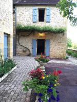 Maison de charme pour huit à neuf personnes proche Sarlat et vallée de la Dordogne au calme - Chambres d'hôtes Vitrac