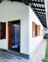 Chambre Lit King-Size - Vue sur Piscine 