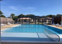 Cottage Le Colibri au calme piscine chauffée sauna hammam parc multisports - Bed and Breakfast