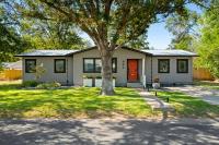 Orange You Glad Firepit Large Backyard - B&B Fredericksburg