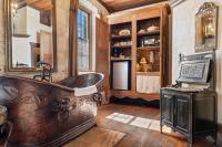 Romantic 1BR Suite on Main Street - Prime location - B&B Fredericksburg