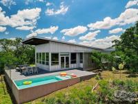 Lazo House - Riverfront with Overlooking Llano River - B&B