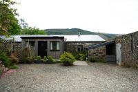 Fyne Byre Cottage - Barn Conversion with Hot Tub - B&B Cairndow