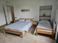 Dreibettzimmer mit Bergblick